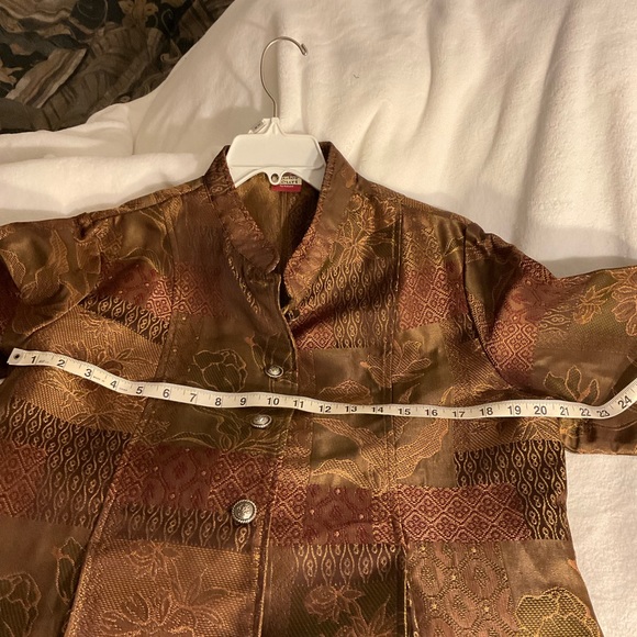 Vintage Tudor Court by by Haband it is large please look at photos for size. - Picture 8 of 11